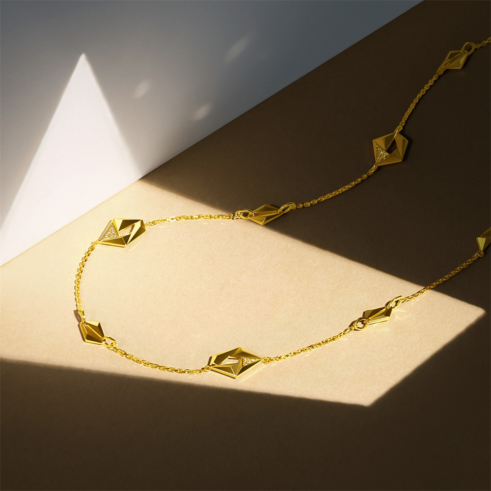 多元無(wú)界 鋒芒畢露  EMPHASIS 與佘詩(shī)曼共探幾何新美學(xué)