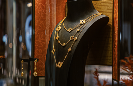 黃金以舊換新，老廟以規(guī)范鑄就信任